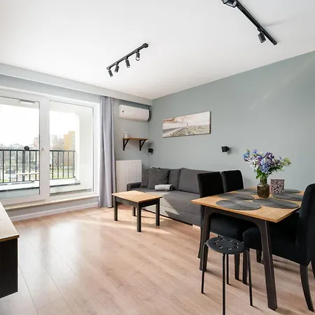 Apartment Wola Obozowa Spacious By Bookinghost