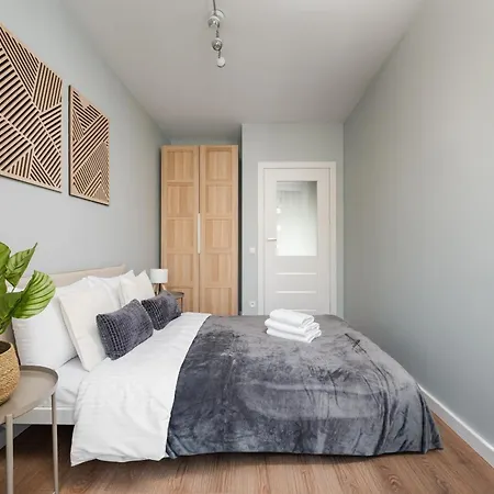 Apartment Wola Obozowa Spacious By Bookinghost Warsaw