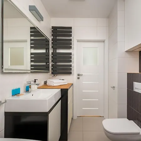 דירה Wola Obozowa Spacious By Bookinghost *