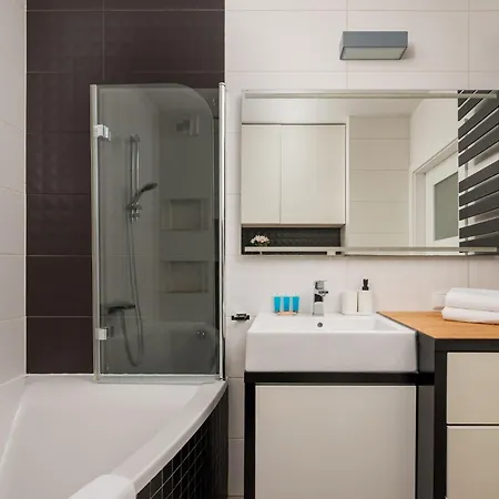 Apartment Wola Obozowa Spacious By Bookinghost *
